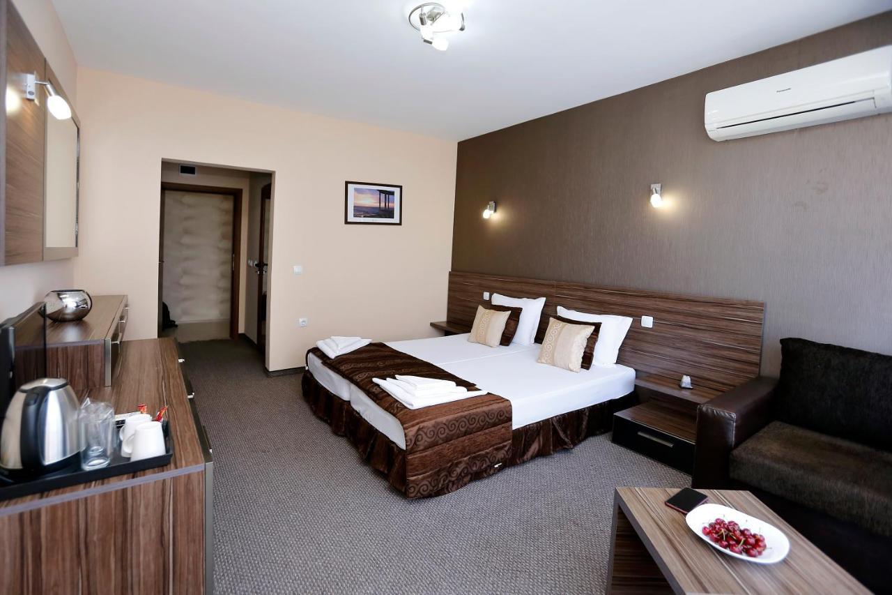 Coral Hotel Pomorie Exterior photo
